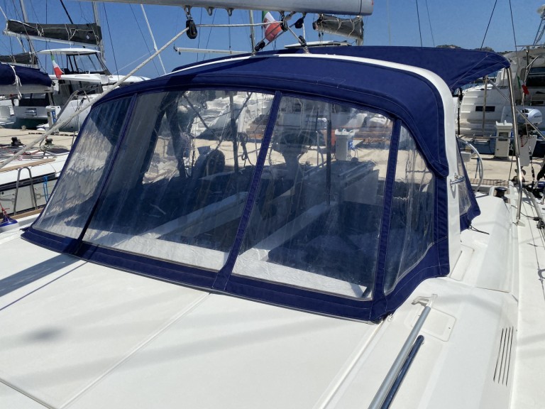 Sailboat to hire Cugnana Verde at the best price