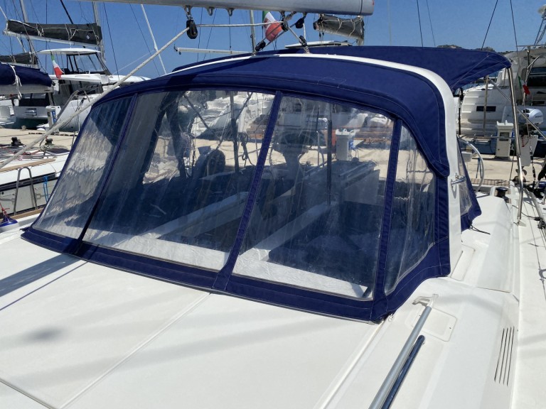 Sailboat to hire Marina Cala dei Sardi at the best price