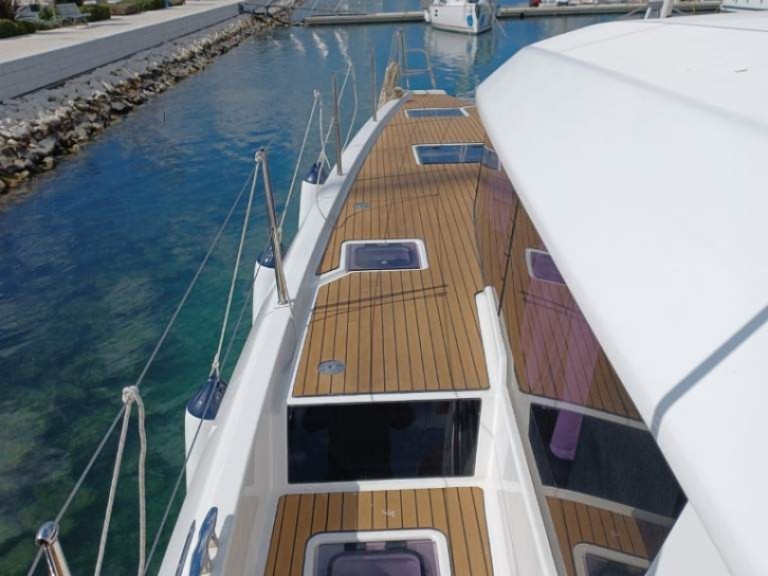 Hire Catamaran Dufour with a boat licence