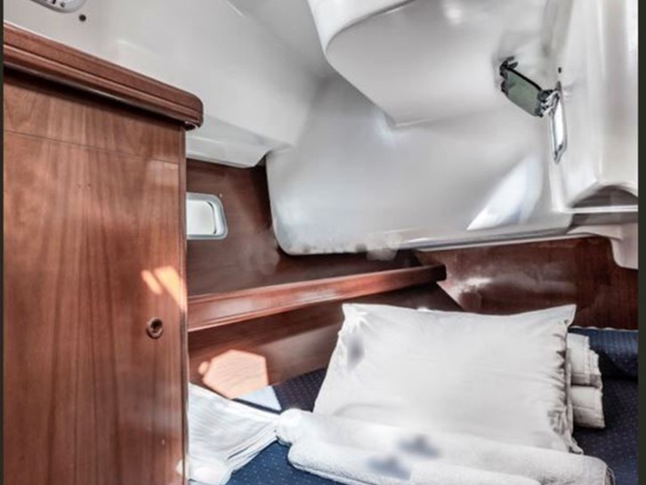 Sailboat to hire Kallithea at the best price