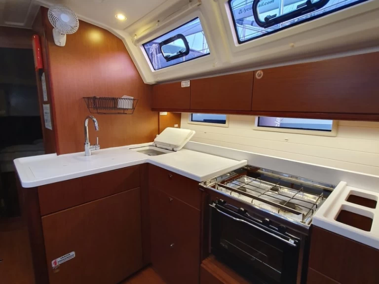 Hire Sailboat with or without skipper Bavaria Fethiye