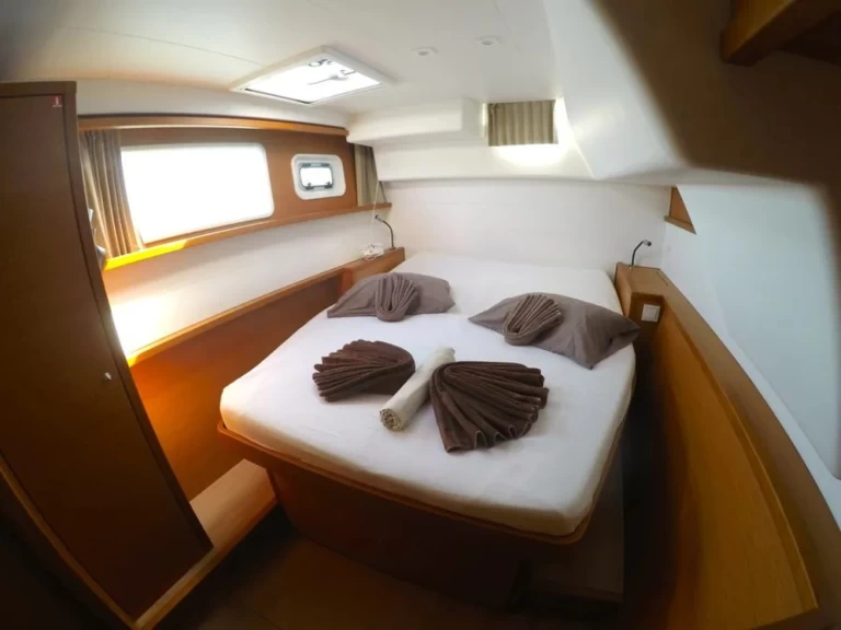 Hire a Lagoon Lagoon 450 Le Marin