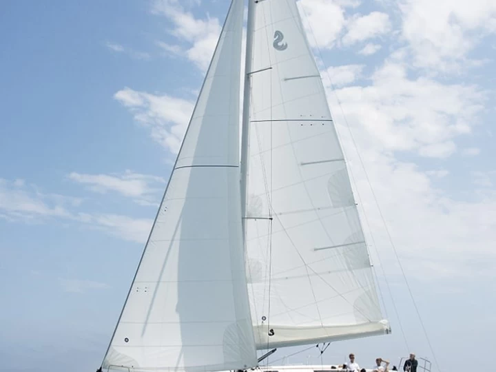 Sailboat to hire Le Marin at the best price