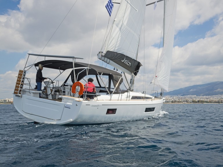 Hire Sailboat Bénéteau with a boat licence