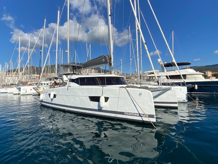 Charter a Fountaine Pajot Isla 40 in Ajaccio on Samboat