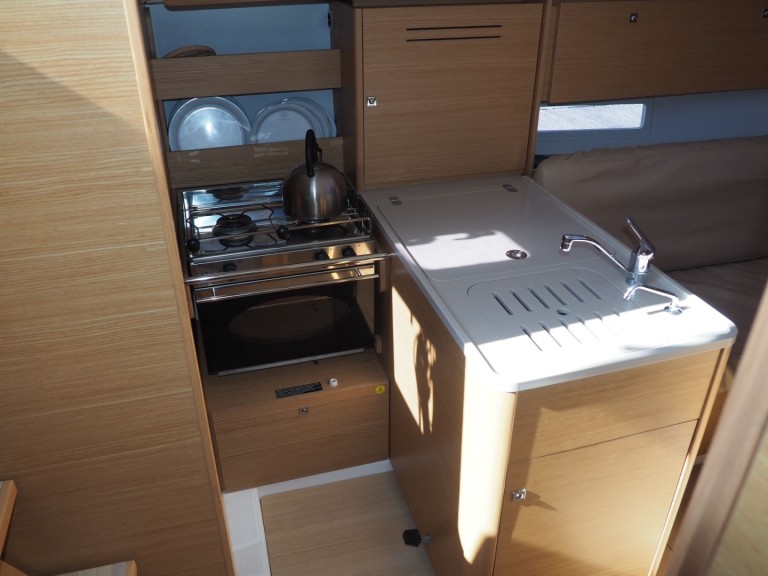 Yacht charter Arzon - 74 DUFOUR 310 on SamBoat