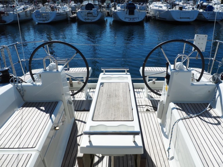 Yacht hire Arzon cheap OCEANIS 35