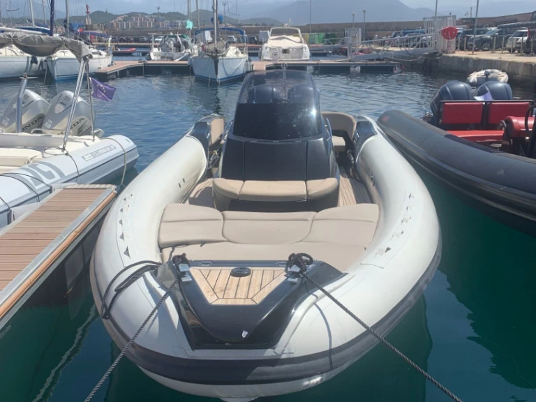 Charter a Lomac Adrenalina 7.0 in Ajaccio on Samboat