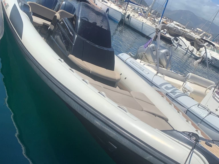 Hire RIB Lomac with a boat licence