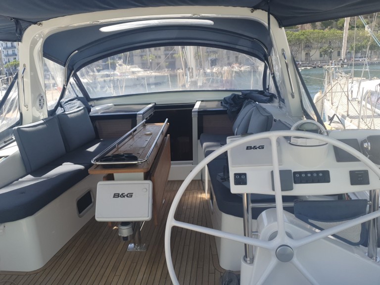 Hire Sailboat with or without skipper Bénéteau Lefkáda