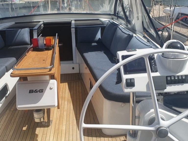 Hire Sailboat Bénéteau with a boat licence