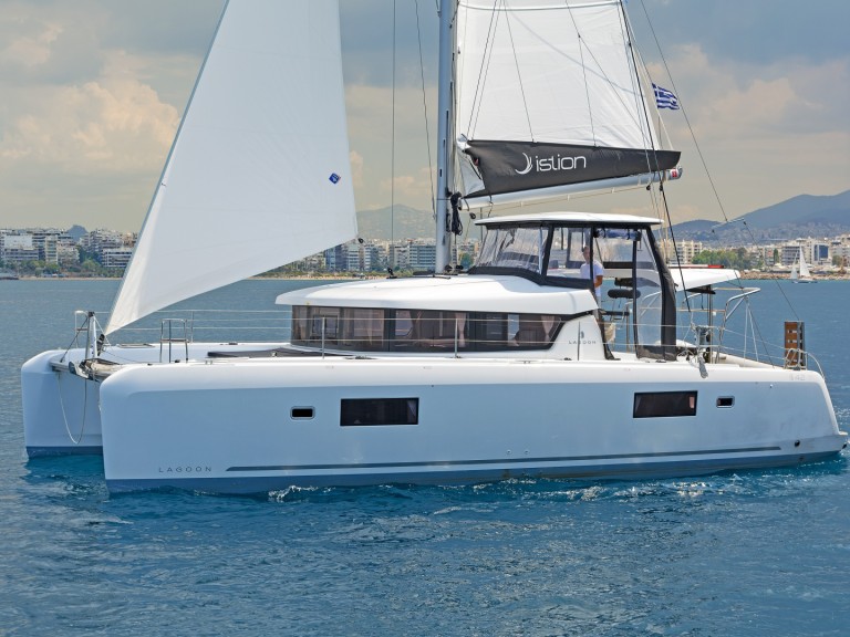 Charter a Lagoon Lagoon 42 in Lávrio on Samboat