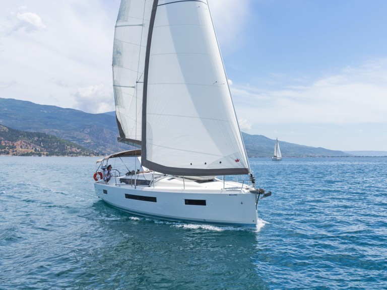 Hire a Jeanneau Sun Odyssey 490 Lefkáda