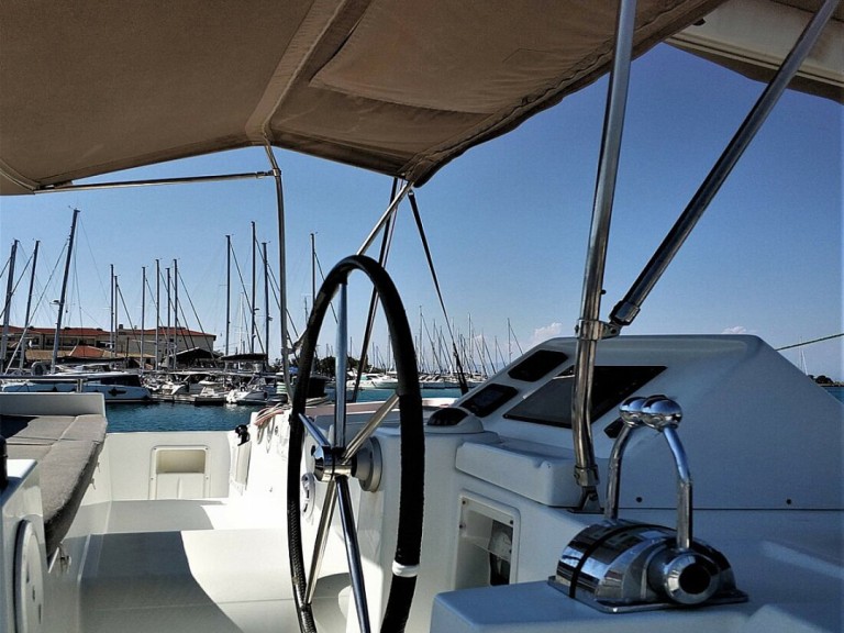 Yacht hire Alimos cheap Lagoon 450 F