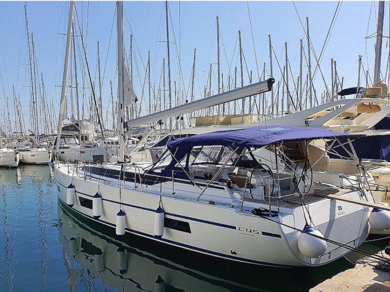 Hire Sailboat with or without skipper Bavaria Alimos Marina