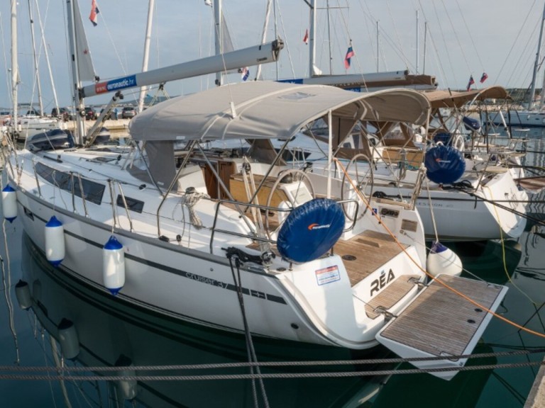 Hire Sailboat Bavaria with a boat licence