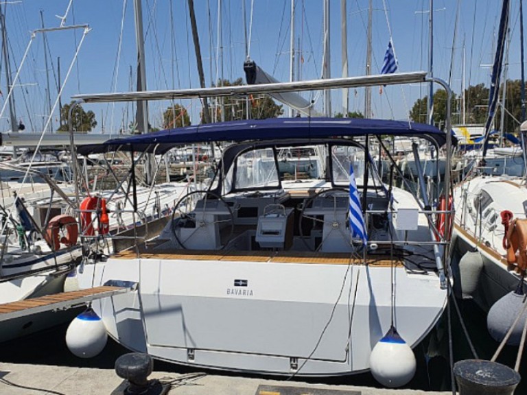 Charter a Bavaria Bavaria C45 in Alimos on Samboat