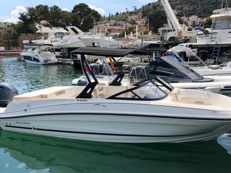 Hire Motorboat with or without skipper Bayliner Cannes