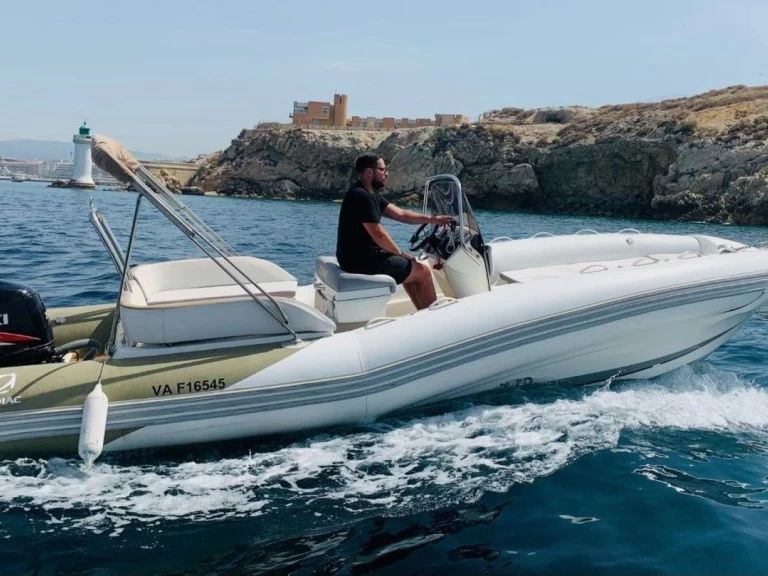Hire a Zodiac NZO 680 Marseille