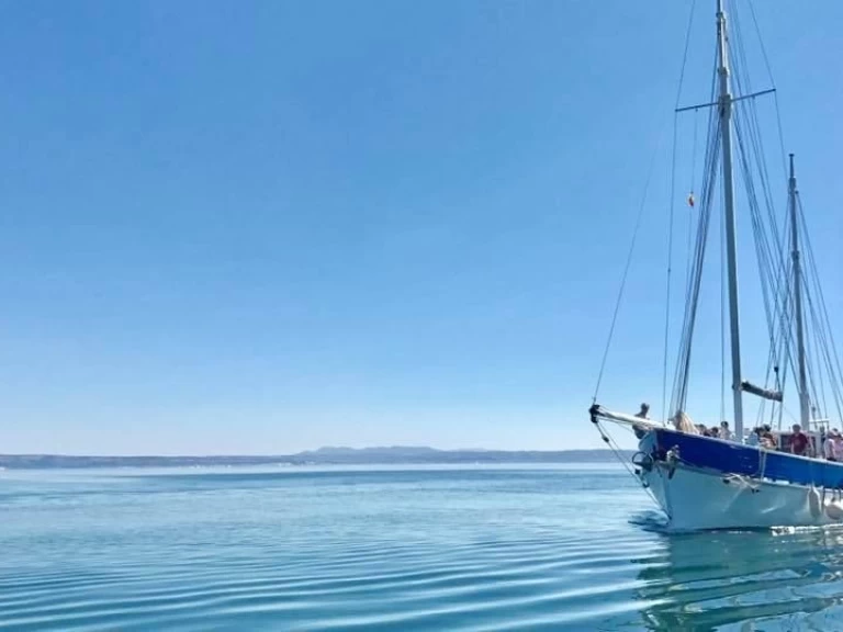 Yacht hire Marseille cheap AVERSA 23