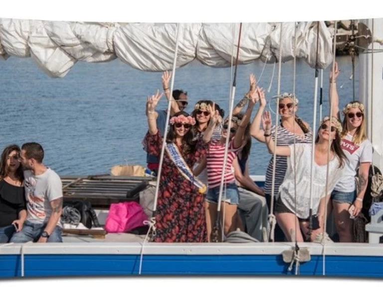 Sailboat hire in Marseille - CHANTIER NAVAL AVERSA AVERSA 23