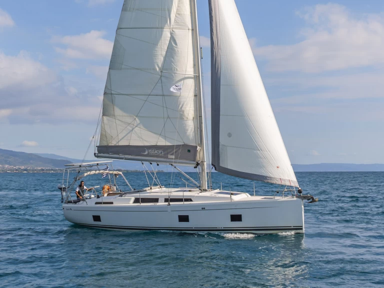 Yacht charter Lávrio - Hanse Hanse 418 on SamBoat