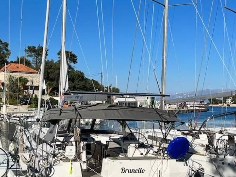 Hire Sailboat Bavaria with a boat licence