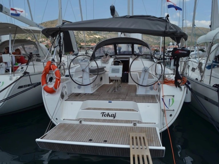 Hire Sailboat Bavaria with a boat licence