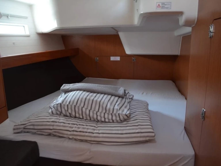 Hire Sailboat Bavaria with a boat licence