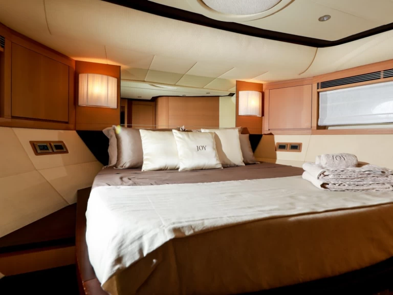 Hire Luxury Yacht filipetti with a boat licence