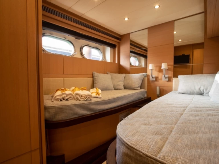 Luxury Yacht to hire Castellammare di Stabia at the best price