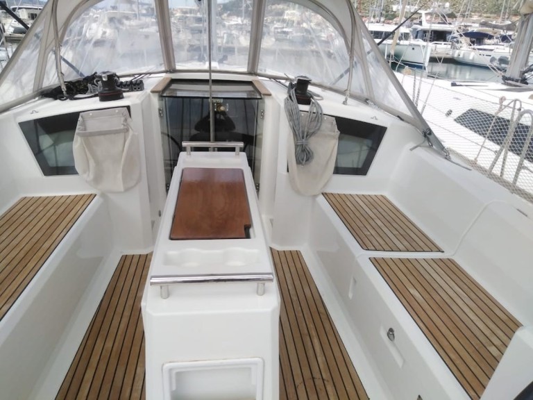Hire a Bénéteau Oceanis 38.1 Seget Donji