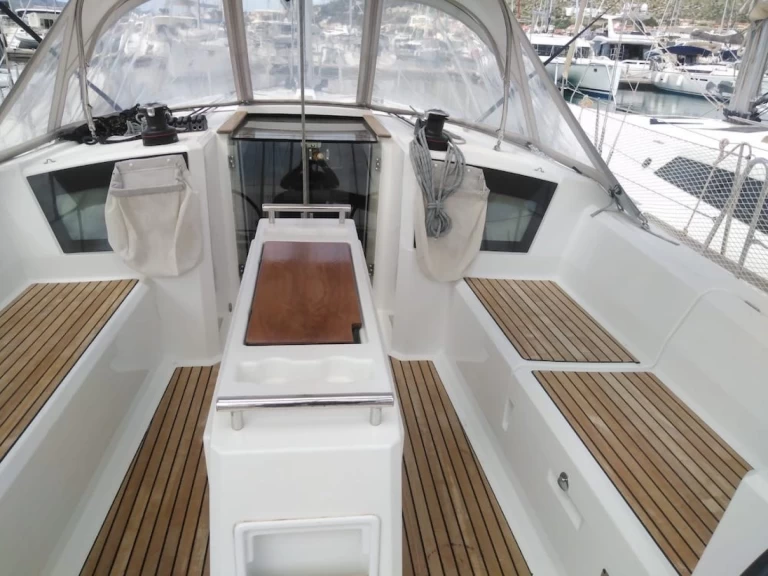 Hire a Bénéteau Oceanis 38.1 Seget Donji