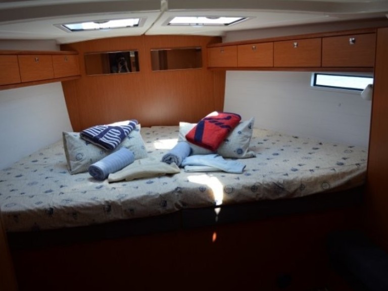 Hire Sailboat Bavaria with a boat licence