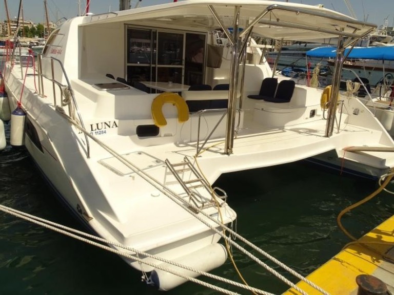 Catamaran hire in Palma de Mallorca - Robertson and Caine Leopard 44