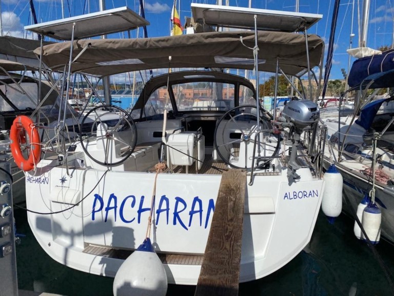 Hire Sailboat with or without skipper Jeanneau Palma de Mallorca