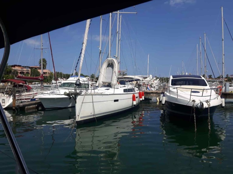 Sailboat to hire Marina di Portorosa at the best price