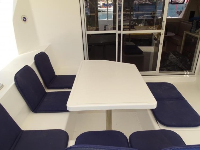 Charter a Robertson and Caine Leopard 44 in Palma de Mallorca on Samboat