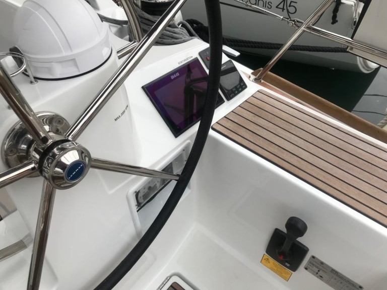 Yacht hire Palma de Mallorca cheap Sun Odyssey 519