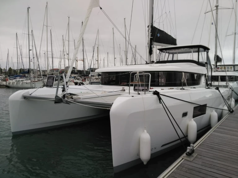 Hire a Lagoon Lagoon 42 Saint Vincent (Island)