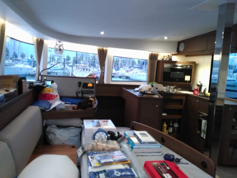 Charter a Lagoon Lagoon 42 in Saint Vincent (Island) on Samboat