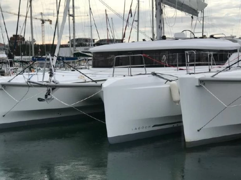 Yacht hire Le Marin cheap Lagoon 46