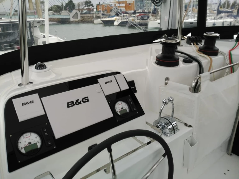 Catamaran to hire Saint Vincent (Island) at the best price