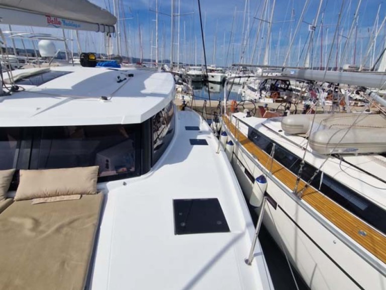 Catamaran to hire Pula at the best price