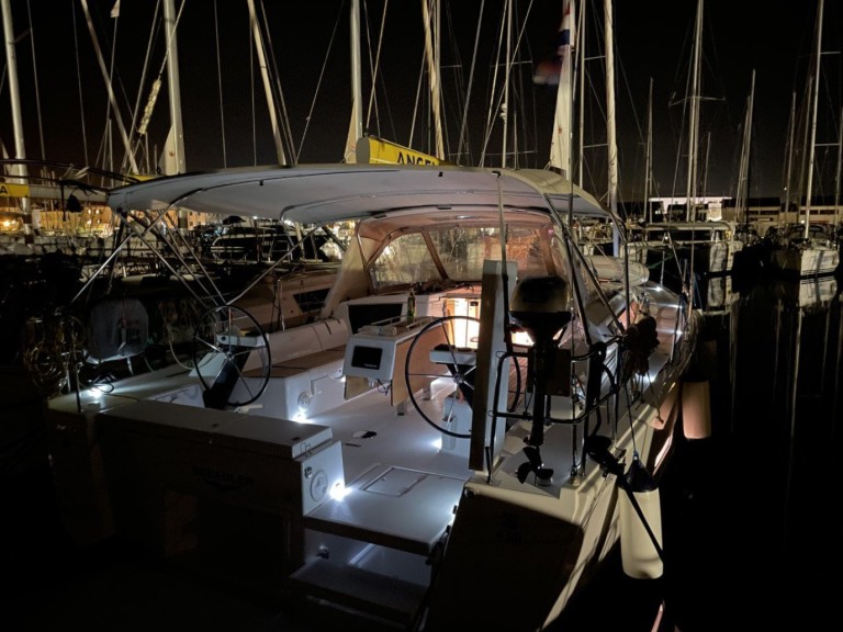 Charter a Dufour Dufour 430 in Šibenik on Samboat