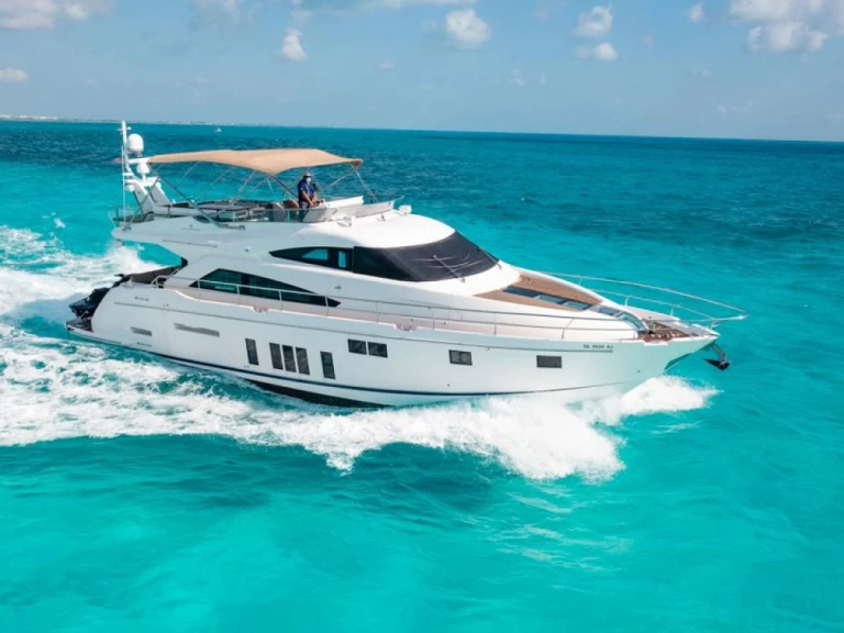 Charter a Fairline Squadron 70 in Cancún on Samboat
