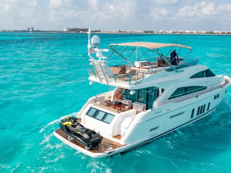 Hire Luxury Yacht with or without skipper Fairline Cancún