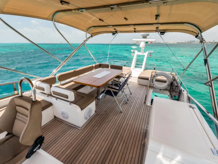 Luxury Yacht to hire Cancún at the best price