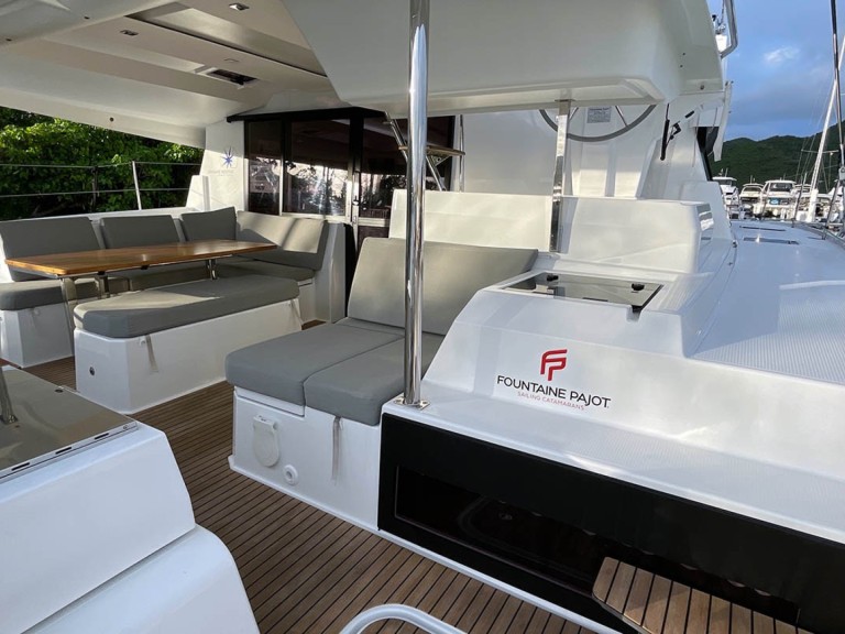 Catamaran hire in Road Town - Fountaine Pajot Astrea 42