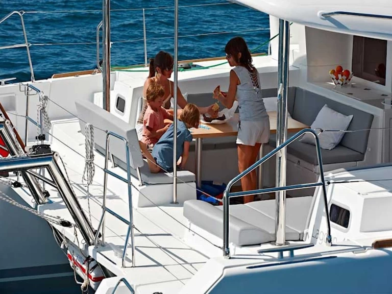 Charter a Lagoon Lagoon 450 F in La Paz on Samboat